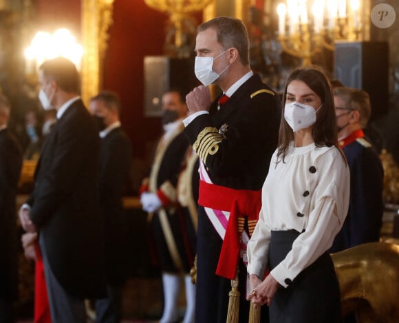 Le roi Felipe VI d'Espagne et la reine Letizia assistent à la réception des voeux aux personnels militaires au palais royal à Madrid. Le 6 janvier 2021.