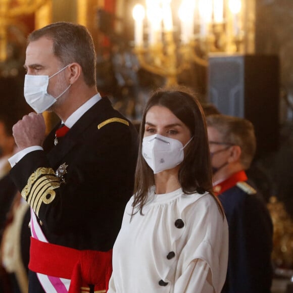 Le roi Felipe VI d'Espagne et la reine Letizia assistent à la réception des voeux aux personnels militaires au palais royal à Madrid. Le 6 janvier 2021.