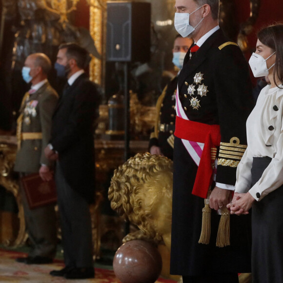 Le roi Felipe VI d'Espagne et la reine Letizia assistent à la réception des voeux aux personnels militaires au palais royal à Madrid. Le 6 janvier 2021.