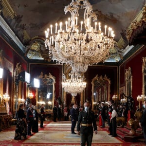 Le roi Felipe VI d'Espagne et la reine Letizia assistent à la réception des voeux aux personnels militaires au palais royal à Madrid. Le 6 janvier 2021.