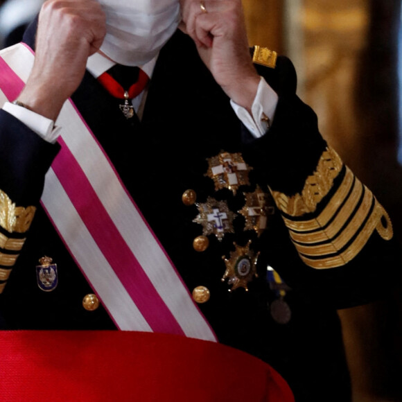 Le roi Felipe VI d'Espagne et la reine Letizia assistent à la réception des voeux aux personnels militaires au palais royal à Madrid. Le 6 janvier 2021.