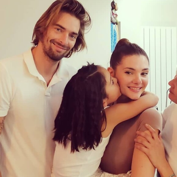 Camille Lacourt, Alice Detollenaere et Valérie Bègue réunis pour l'anniversaire de Jazz, qui a fêté ses 7 ans. Photo publiée sur Instagram, il y a un an. 