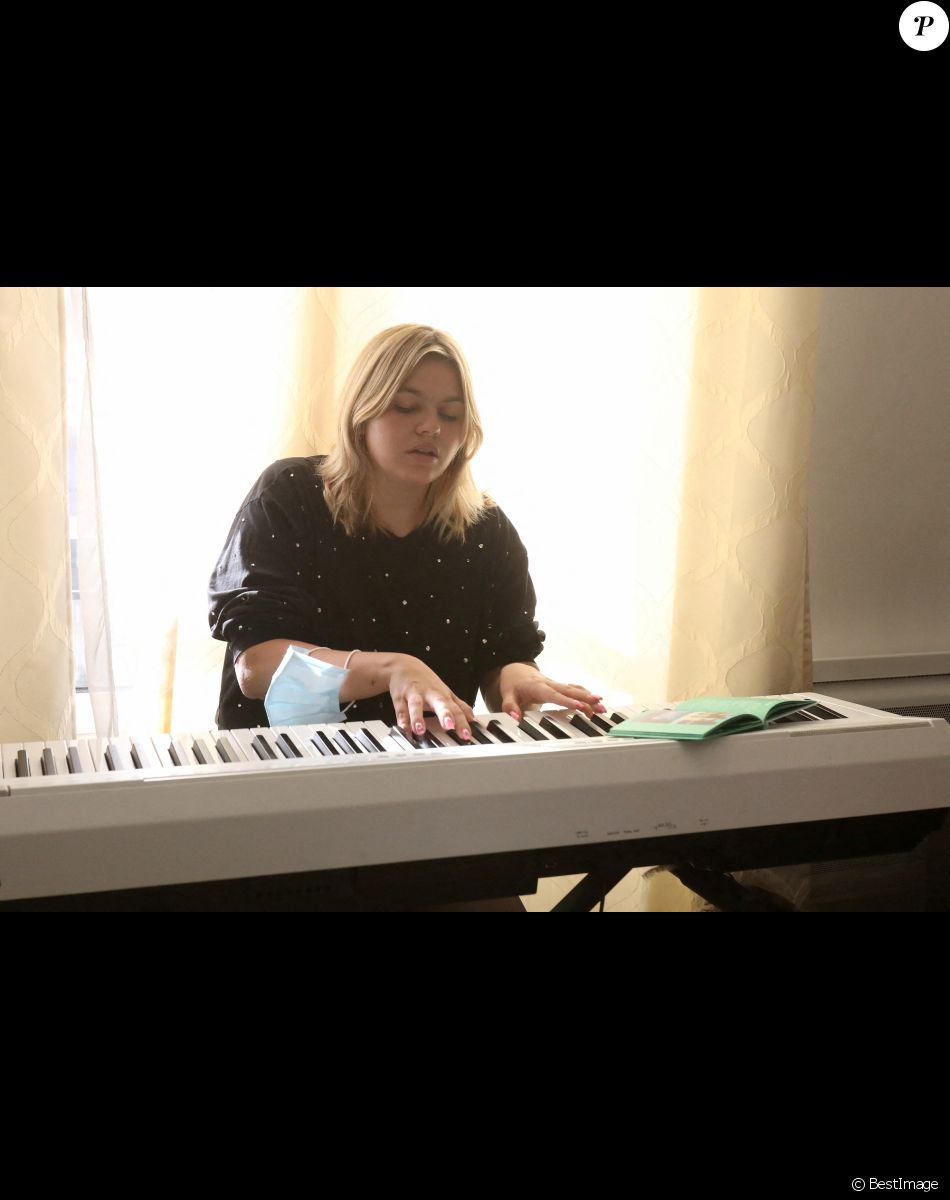 Exclusif - Louane présente son dernier album " Joie de vivre " Le 21 octobre 2020.
