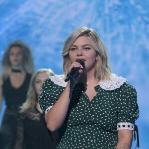 Exclusif - Louane Emera - Enregistrement de l'émission "300 Choeurs chantent pour les Fêtes", qui sera diffusée le 24 décembre sur France 3, à Paris. Le 14 septembre 2020 © Tiziano Da Silva / Bestimage 