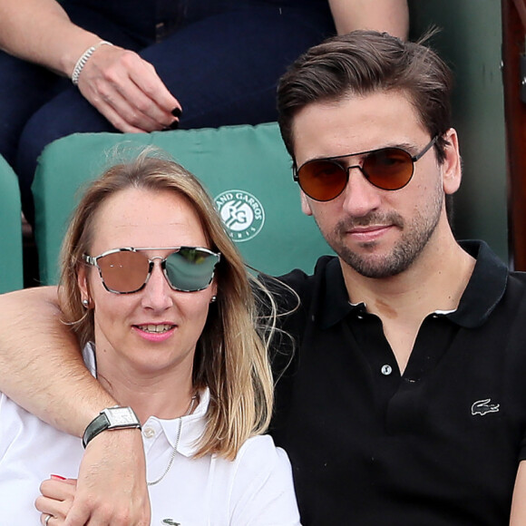 Audrey Lamy et son compagnon Thomas Sabatier dans les tribunes des internationaux de Roland Garros - jour 5 - à Paris, France, le 31 mai 2018. © Cyril Moreau - Dominique Jacovides/Bestimage