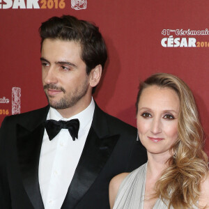 Audrey Lamy enceinte et son compagnon Thomas Sabatier - Photocall lors de la 41ème cérémonie des Cesar au théâtre du Châtelet à Paris, le 26 février 2016. © Borde-Jacovides/Bestimage