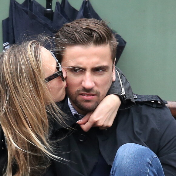 Audrey Lamy et son compagnon Thomas Sabatier aux Internationaux de France de tennis de Roland Garros à Paris le 31 mai 2015.