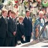 Earl Spencer, le prince William, le prince Harry et le prince Charles aux funérailles de Diana à Londres en 1997.