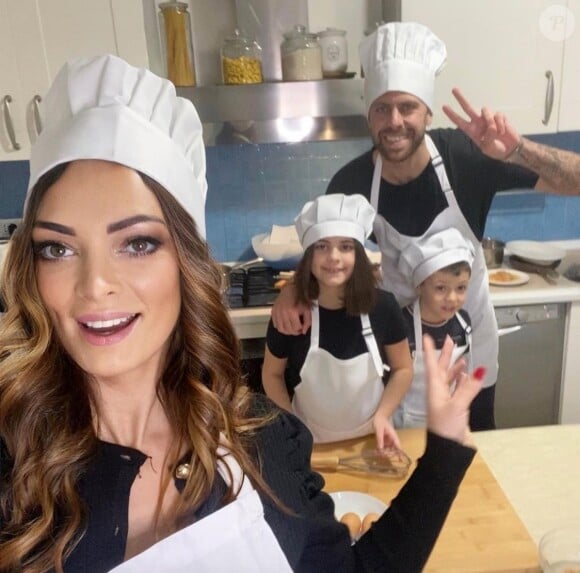Emilie Nef Naf en famille dans l'émission "Tous en cuisine" sur M6. Le 12 janvier 2021.