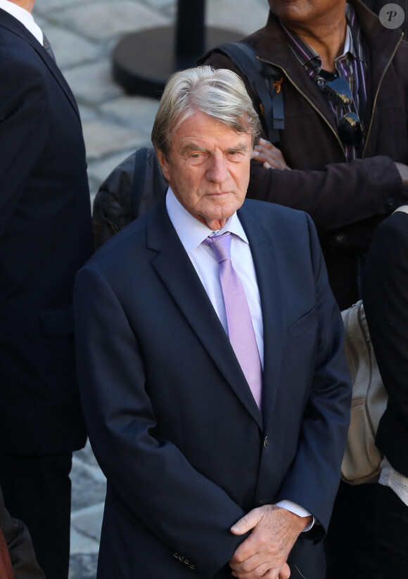 Bernard Kouchner - Arrivées à l'hommage national à Charles Aznavour à l'Hôtel des Invalides à Paris. © Jacovides-Moreau / Bestimage