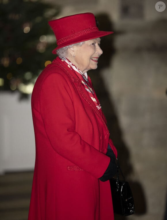 La reine Elisabeth II d'Angleterre - La famille royale se réunit devant le chateau de Windsor pour remercier les membres de l'Armée du Salut et tous les bénévoles qui apportent leur soutien pendant l'épidémie de coronavirus (COVID-19) et à Noël le 8 décembre 2020.