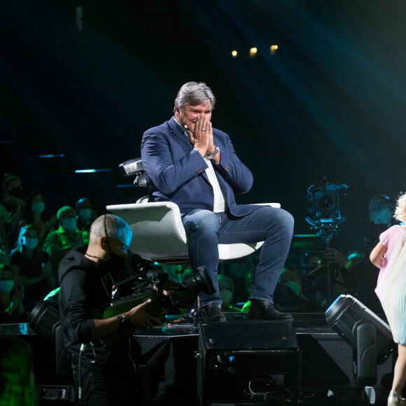 Exclusif - David Douillet, sa femme Vanessa Carrara et leur fille Blanche - Surprises - Enregistrement de l'émission "La Chanson secrète 7 " à la Scène musicale à Paris, qui sera diffusée le 15 janvier 2021 sur TF1. © Gaffiot-Moreau / Bestimage