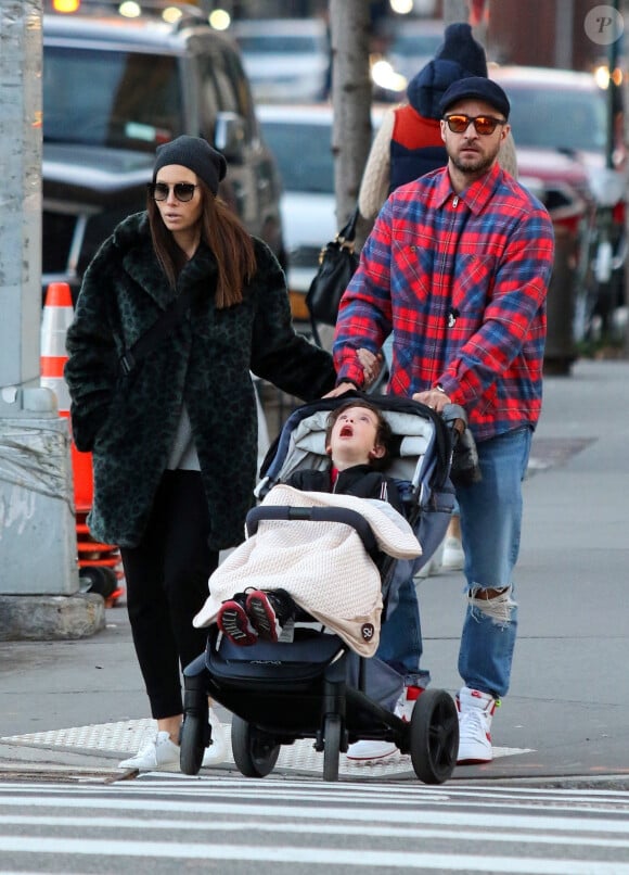 Justin Timberlake et sa femme Jessica Biel sont allés déjeuner avec leur fils Silas au restaurant Bubby dans le quartier de Downtown Manhattan à New York. Le 23 février 2020;