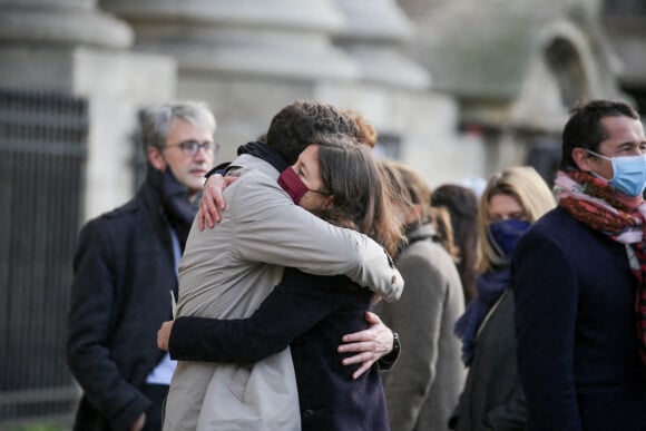 Justine Augier, la fille de Marielle de Sarnez, assiste aux obsèques de sa mère en l'Église Saint-Sulpice à Paris le 18 janvier 2021.