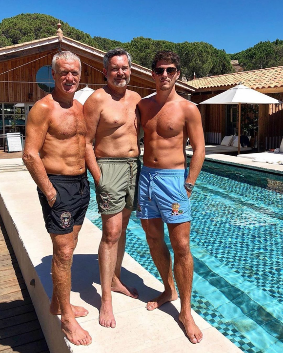 Didier Deschamps, son fils Dylan (à droite) et un ami posent en shorts de bain Les Canebiers St-Tropez. Saint-Tropez, le 4 août 2020.