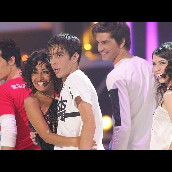 Karima Charni sur le plateau de la "Star Academy" avec Grégory Lemarchal, en 2004