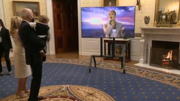 Joe Biden danse avec son petit-fils de 8 mois à la Maison-Blanche, une scène craquante