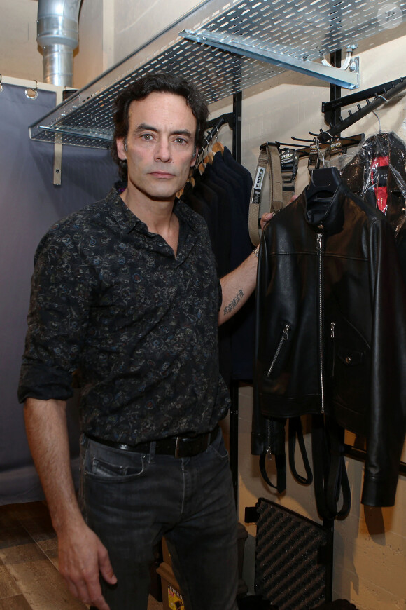 Exclusif - Anthony Delon, créateur de la marque Anthony Delon 1985, et Michel Bonhomme, fondateur et directeur général du Swiss Gun Center, organisent un événement inédit au cours duquel Anthony Delon présentera une partie de sa collection de blousons, dont les modèles spécialement créés pour le Swiss Gun Center. Le 21 novembre 2019 © Pascal Fayolle / Bestimage