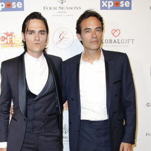 Anthony Delon avec son frère Alain-Fabien Delon au photocall de la 10ème édition du "Global Gift Gala" à l'hôtel Four Seasons George V à Paris, le 3 juin 2019. © Marc Ausset-Lacroix/Bestimage 