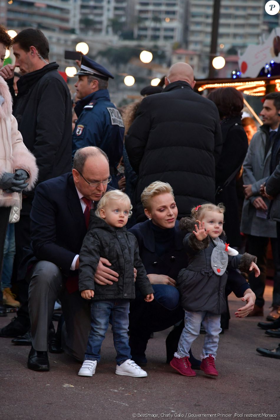 Le prince Albert II de Monaco, son épouse la princesse Charlene et leurs enfants le prince Jacques et la princesse Gabriella pendant l'inauguration du Village de Noël à Monaco le 3 décembre 2016. © Charly Gallo / Gouvernement Princier /Pool restreint Monaco/Bestimage