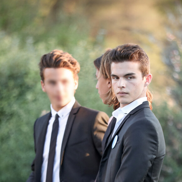 Exclusif - Julien Castaldi et son frère Simon, les fils de Benjamin Castaldi - Cérémonie religieuse - Mariage de Benjamin Castaldi et Aurore Aleman au Mas de La Rose à Eygalières, le 27 août 2016. © Jacovides-Moreau/Bestimage