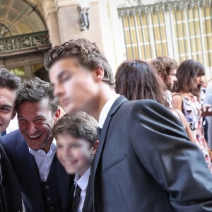 Exclusif - Benjamin Castaldi et ses trois fils Julien, Simon et Enzo (selfie) - Arrivées à la mairie - Mariage de Benjamin Castaldi et Aurore Aleman à la mairie de Marseille, le 27 août 2016. © Jacovides-Moreau/Bestimage