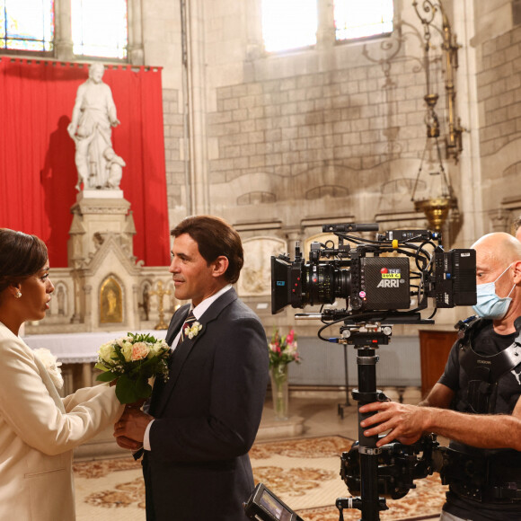 Exclusif - Amel Bent, Stéphane Rideau sur le tournage du téléfilm pour France 3 "Les sandales blanches" (diffusion le 25 janvier 2021) à Meudon le 18 septembre 2020. © Cyril Moreau / Bestimage