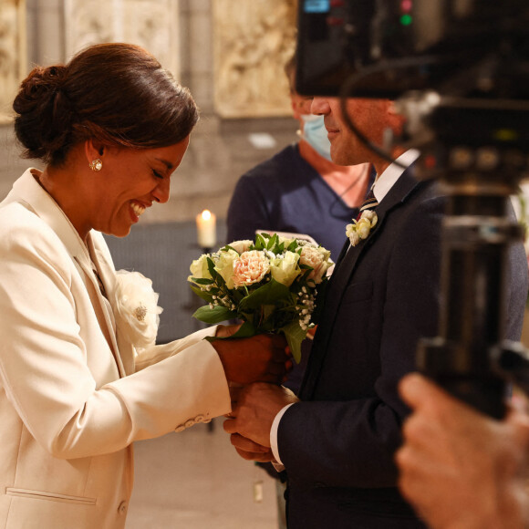 Exclusif - Amel Bent, Stéphane Rideau sur le tournage du téléfilm pour France 3 "Les sandales blanches" (diffusion le 25 janvier 2021) à Meudon le 18 septembre 2020. © Cyril Moreau / Bestimage