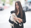 Exclusif - Marina Kaye se promène avec son chien avenue Montaigne à Paris, le 4 août 2015.
