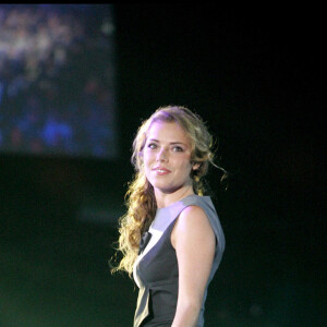 Emma Daumas - Les Victoires de la musique en 2009 au Zénith.