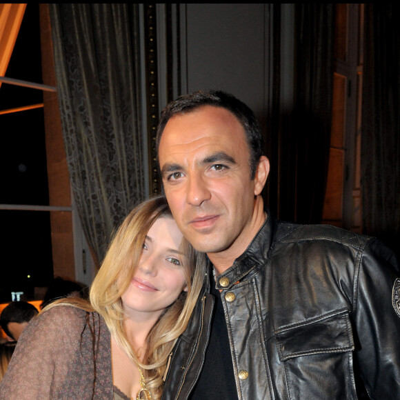 Emma Daumas et Nikos Aliagas - Défilé haute couture "Eva Minge" printemps-été 2008 à Paris.