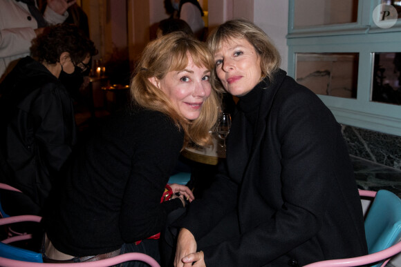Exclusif - Julie Depardieu et Karin Viard lors de la soirée de lancement du sac Kate Moss pour IKKS à l'hôtel Amour à Paris le 22 octobre 2020. © Cyril Moreau / Bestimage