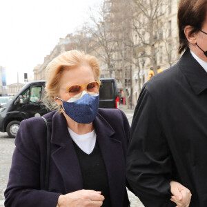 Sylvie Vartan et son mari Tony Scotti - Arrivées à la messe anniversaire à la mémoire de Pierre Cardin en l'église de La Madeleine à Paris. Le 29 janvier 2021  