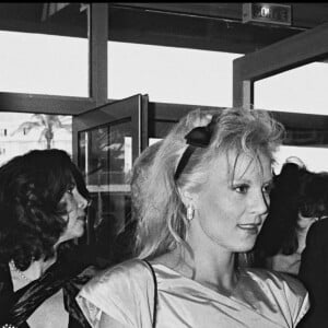 Archives - Pierre Cardin avec Sylvie Vartan et son mari Tony Scotti au Festival de Cannes en 1986