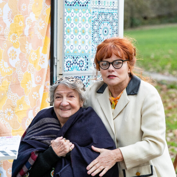 Exclusif - Marthe Villalonga et Muriel Robin - Sketch "La maison de retraite" - Backstage du tournage du film "I love you coiffure" de M.Robin. Le 28 janvier 2020. © Cyril Moreau / Bestimage