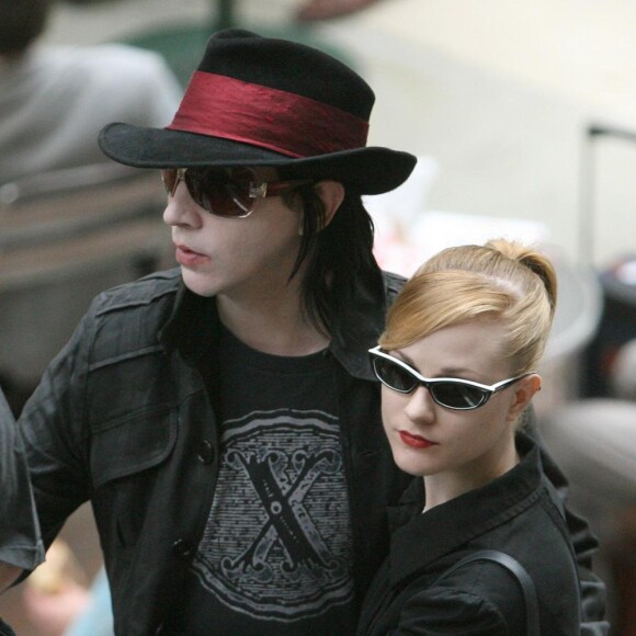 Marilyn Manson et sa fiancée Evan Rachel Wood à Paris en juin 2007.