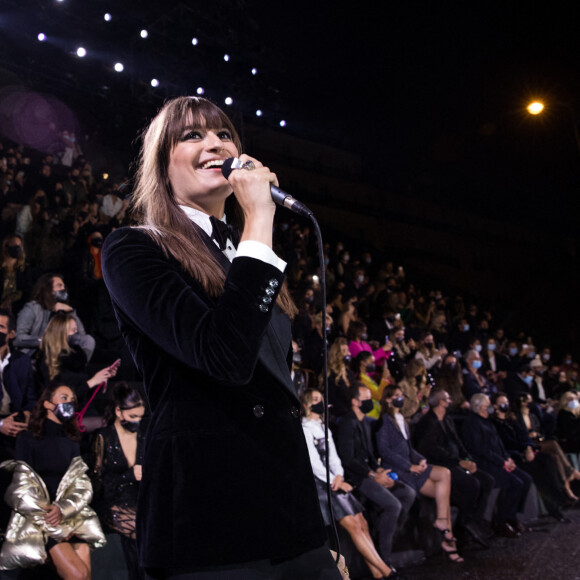 Clara Luciani (habillée en Ralph Lauren) - Défilé Etam Live Show 2020 à Paris le 29 septembre 2020. © Pool Agence Bestimage
