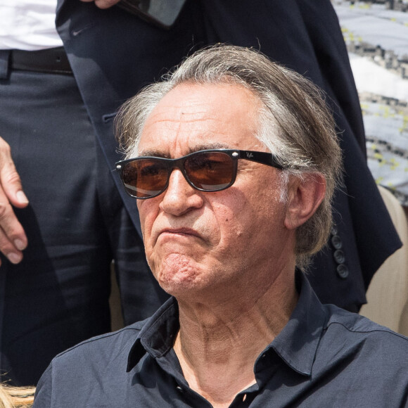(info : Richard Berry est accusé d'inceste par sa fille Coline) - Richard Berry dans les tribunes lors des internationaux de tennis de Roland Garros à Paris, France, le 4 juin 2019. © Jacovides-Moreau/Bestimage