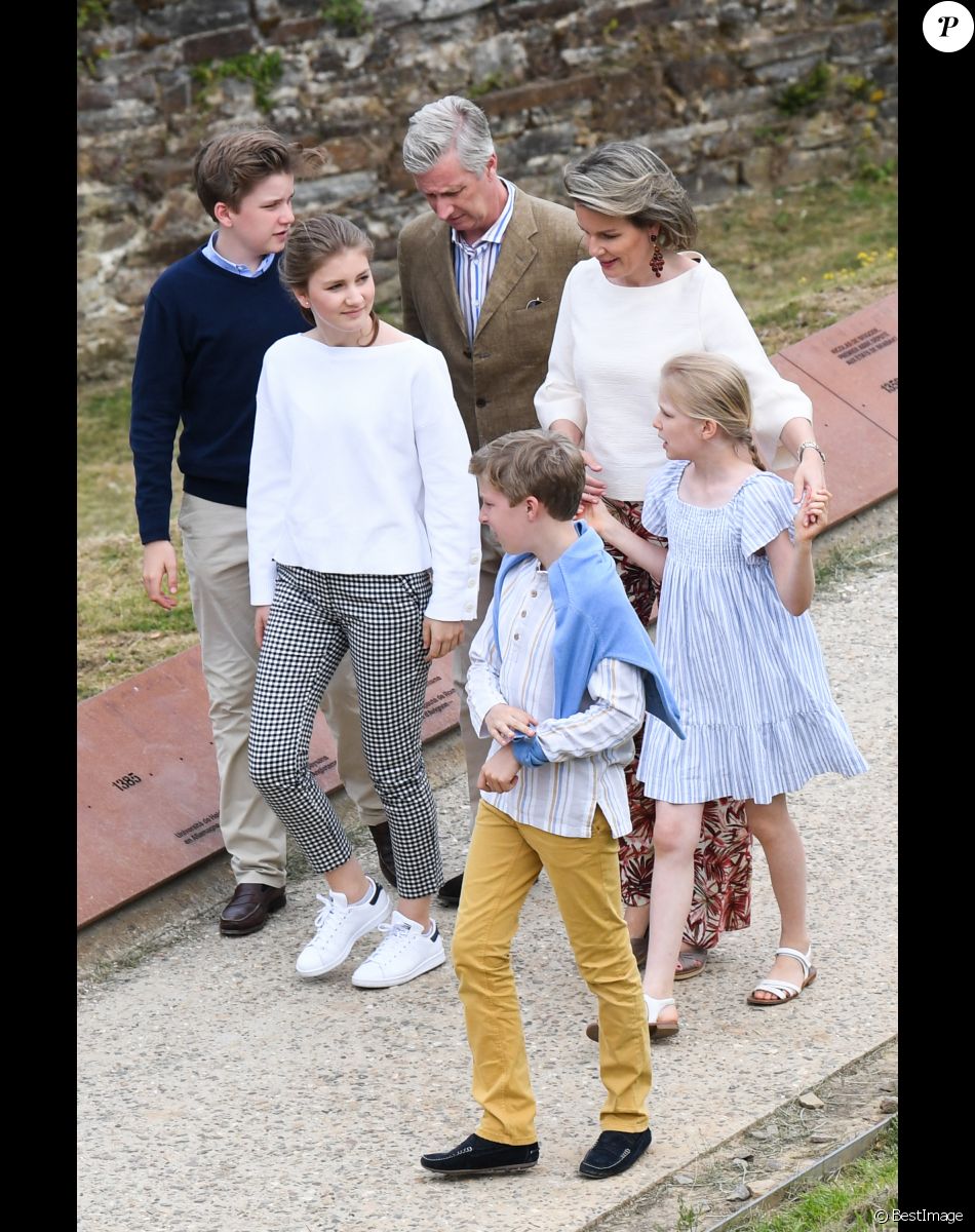 Le roi Philippe, la reine Mathilde, le prince Gabriel, la princesse Elisabeth, le prince Emmanuel et la princesse Eleonore de Belgique - La famille Royale de Belgique visite la ville de Villers-la-Ville lors de leurs vacances en Belgique le 24 juin 2018