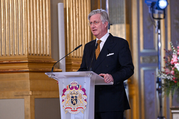 Le roi Philippe de Belgique et le Premier Ministre Alexander De Croo prononcent un discours dans la salle du Trône du Palais Royal, lors d'une cérémonie digitale des voeux de Nouvel An des Autorités du Pays. Belgique, Bruxelles, le 28 janvier 2021.