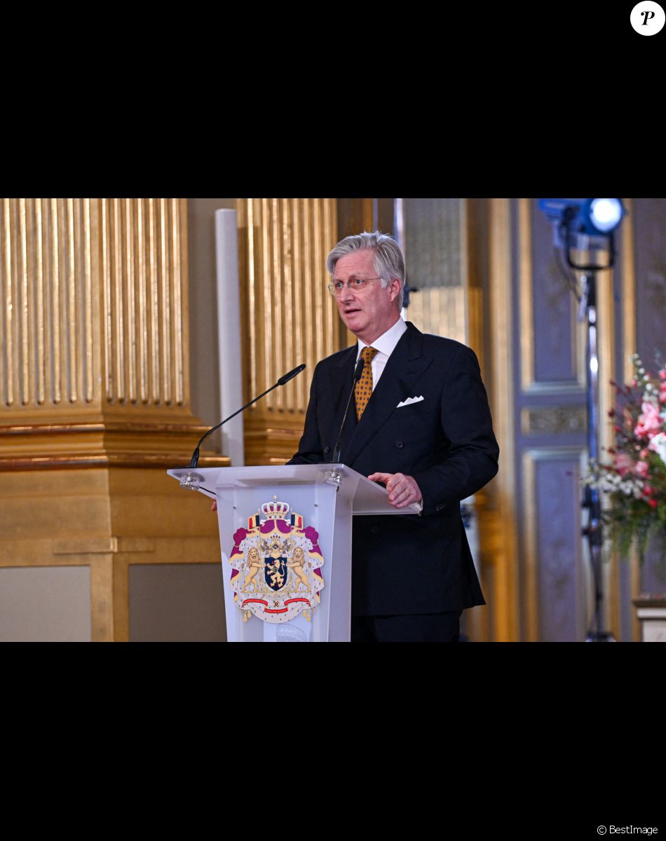 Le roi Philippe de Belgique et le Premier Ministre Alexander De Croo prononcent un discours dans la salle du Trône du Palais Royal, lors d'une cérémonie digitale des voeux de Nouvel An des Autorités du Pays. Belgique, Bruxelles, le 28 janvier 2021.