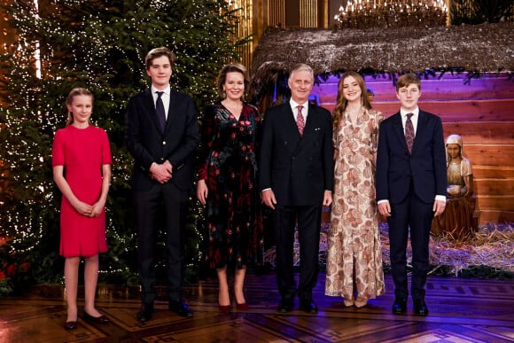 La princesse Eleonore, le prince Gabriel, la reine Mathilde, le roi Philippe de Belgique, la princesse Elisabeth, le prince Emmanuel - Les membres de la famille royale de Belgique assistent au concert de Noël au palais royal à Bruxelles le 16 décembre 2020.