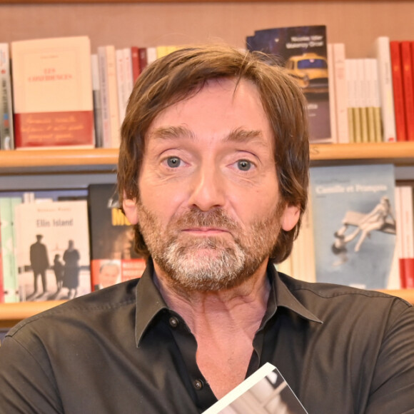 Exclusif - Pierre Palmade lors d'une séance de dédicaces de son livre "Dites à mon père que je suis célèbre" à la librairie Lamartine dans le 16e arrondissement de Paris, France, le 28 mai 2019. © Francis Petit/Bestimage