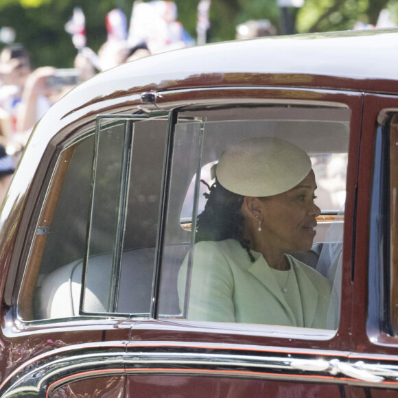 Meghan Markle, duchesse de Sussex arrive à la chapelle St. George au château de Windsor à bord d'une Rolls Royce avec sa mère Doria Ragland à ses côtés - Mariage du prince Harry et de Meghan Markle au château de Windsor le 19 mai 2018