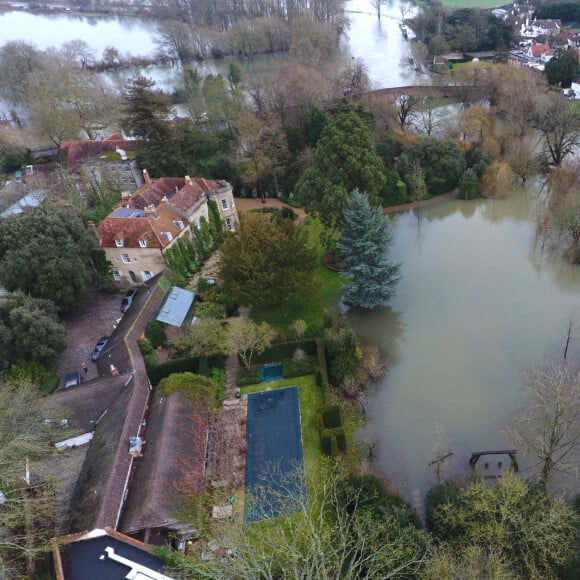 La maison de George Clooney - La Tamise déborde dans le Berkshire, en Angleterre, et inonde les jardins. Le 5 février 2021. @Splash News/ABACAPRESS.COM