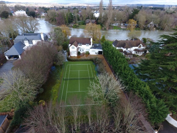 La maison de Ricky Gervais - La Tamise déborde dans le Berkshire, en Angleterre, et inonde les jardins. Le 5 février 2021. @Splash News/ABACAPRESS.COM