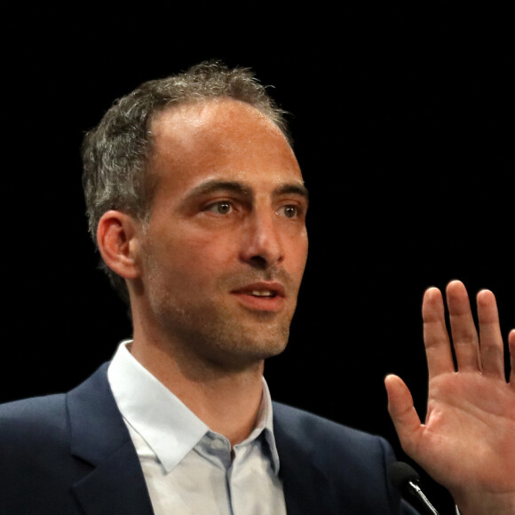 Raphaël Glucksmann lors d'un meeting dans le cadre de la campagne pour les élections européennes à Bordeaux le 2 mai 2019. Olivier Faure, premier secrétaire du parti socialiste participe lui aussi à ce meeting. © Patrick Bernard / Bestimage