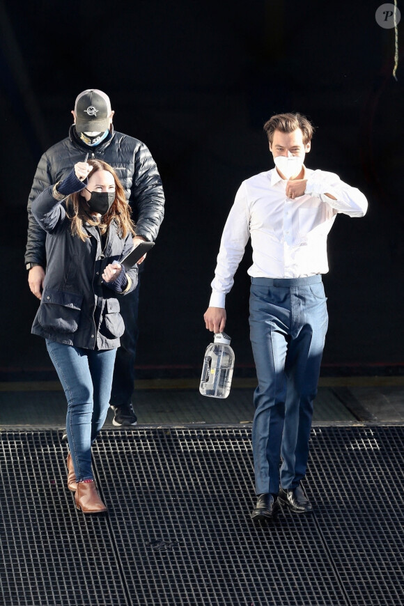 Exclusif - Harry Styles et sa compagne Olivia Wilde ont été aperçus sur le tournage du film "Don't Worry Darling" à Los Angeles le 29 janvier 2021.