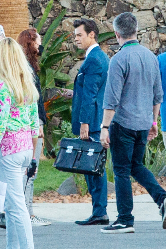 Exclusif - Harry Styles sur le tournage du film "Don't Worry Darling" à Palm Springs, le 1er décembre 2020.