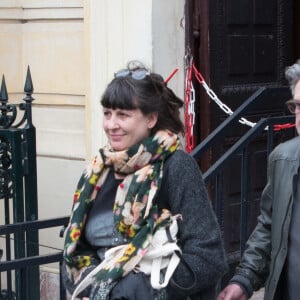 Daniel Auteuil et sa femme Aude Ambroggi à la sortie de l'hommage à Jacques Higelin au Cirque d'Hiver à Paris le 12 avril 2018.
